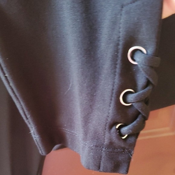 Chico's Black Cropped Ankle Pants with Tapered Fit - Picture 5 of 8